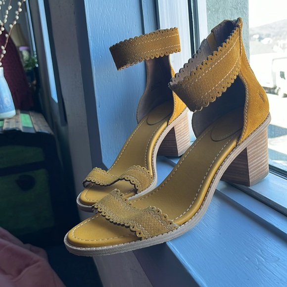 Frye Mustard Heels SIZE 10 - Picture 2 of 12